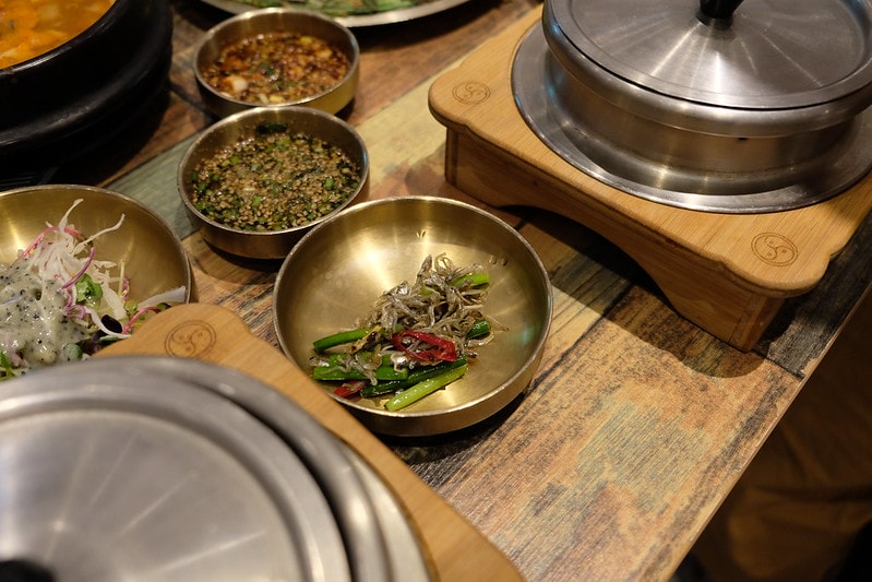 韓國|大邱 媽媽飯桌 砧山洞店 엄마밥상 침산동점:《黑白大廚》三星主廚口中歷經歲月累積的細膩味道 - 第16張圖