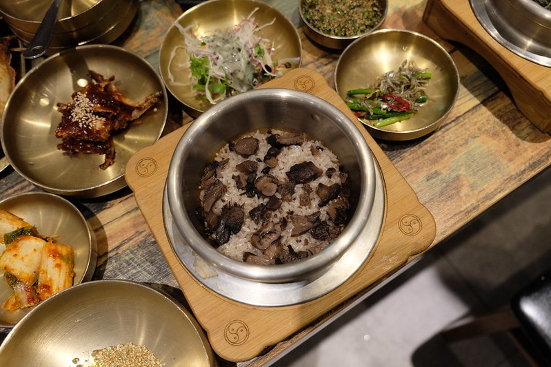 韓國|大邱 媽媽飯桌 砧山洞店 엄마밥상 침산동점:《黑白大廚》三星主廚口中歷經歲月累積的細膩味道 - 第22張圖