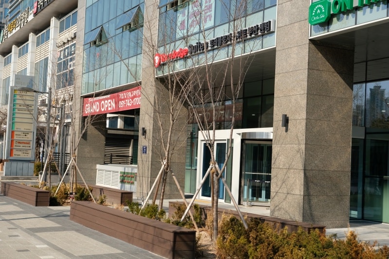 韓國|釜山 海雲台中心彩鴻酒店公寓Travelodge Suite Busan Centum:連鎖品牌新開幕、交通便利、平價飯店推薦 - 第2張圖
