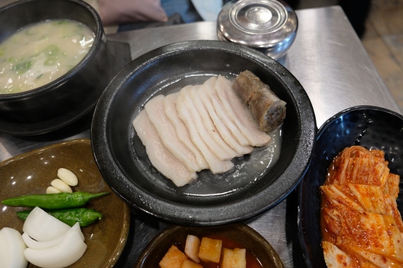 韓國|釜山 水邊最高豬肉湯飯 수변최고 돼지국밥:釜山在地人的口袋名單,令人驚豔的豬肉湯飯 - 第16張圖