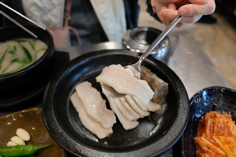 韓國|釜山 水邊最高豬肉湯飯 수변최고 돼지국밥:釜山在地人的口袋名單,令人驚豔的豬肉湯飯 - 第17張圖