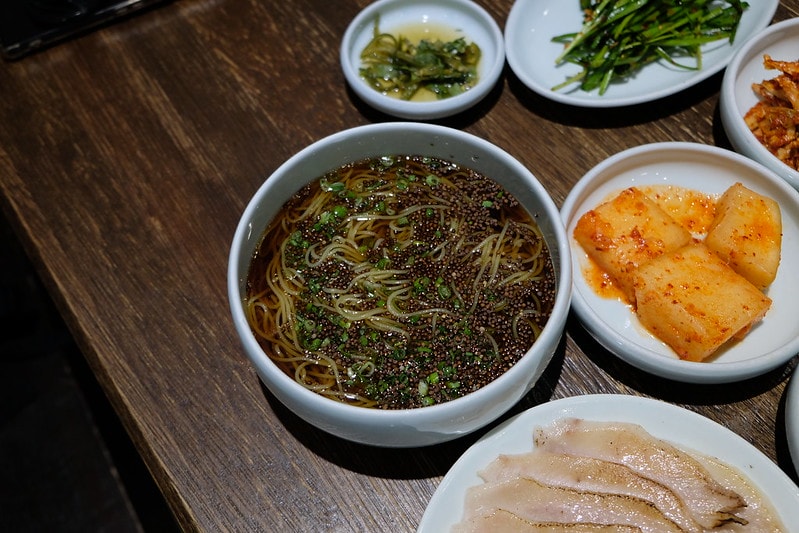 韓國|釜山 嚴湧帛豬肉湯飯 엄용백돼지국밥 해운대점:豬肉湯飯界的獨角獸,海雲台必訪豬肉湯飯 - 第21張圖