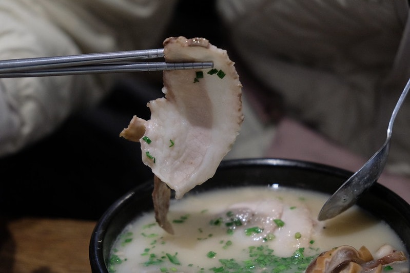 韓國|釜山 嚴湧帛豬肉湯飯 엄용백돼지국밥 해운대점:豬肉湯飯界的獨角獸,海雲台必訪豬肉湯飯 - 第18張圖