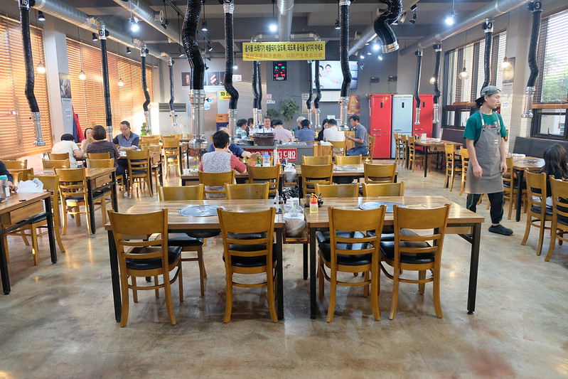 韓國|「Jejuko 제주코」濟州翰林邑黑豬肉專賣店:40年經驗主廚經營的道地濟州燒肉 - 第2張圖 韓國|「Jejuko 제주코」濟州翰林邑黑豬肉專賣店:40年經驗主廚經營的道地濟州燒肉