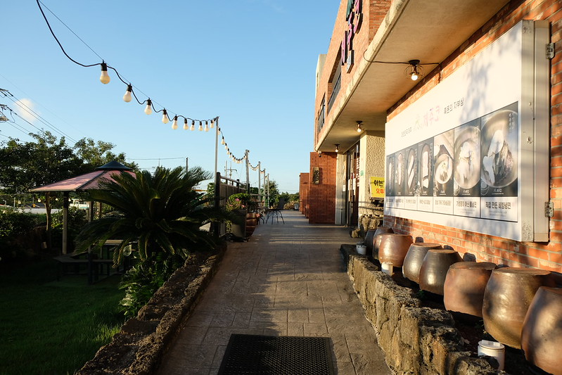 韓國|「Jejuko 제주코」濟州翰林邑黑豬肉專賣店:40年經驗主廚經營的道地濟州燒肉 - 第14張圖 韓國|「Jejuko 제주코」濟州翰林邑黑豬肉專賣店:40年經驗主廚經營的道地濟州燒肉