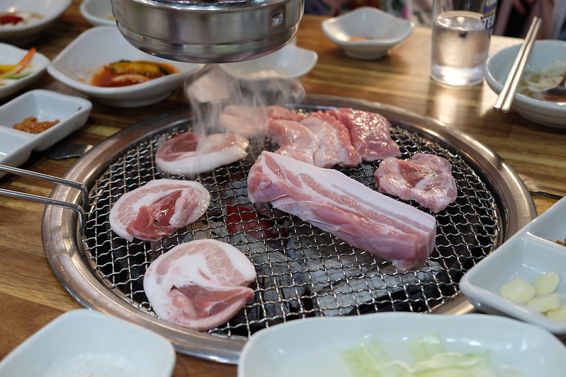 韓國|「Jejuko 제주코」濟州翰林邑黑豬肉專賣店:40年經驗主廚經營的道地濟州燒肉 - 第12張圖 韓國|「Jejuko 제주코」濟州翰林邑黑豬肉專賣店:40年經驗主廚經營的道地濟州燒肉