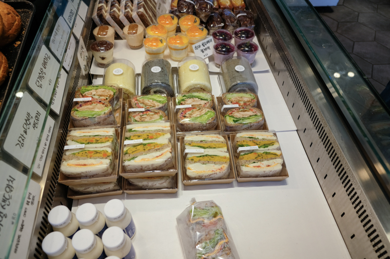 韓國｜濟州島 Audrant Bakery 咸德店오드랑베이커리 함덕점：必吃大蒜奶油麵包與人氣烘焙推薦