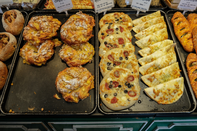 韓國｜濟州島 Audrant Bakery 咸德店오드랑베이커리 함덕점：必吃大蒜奶油麵包與人氣烘焙推薦