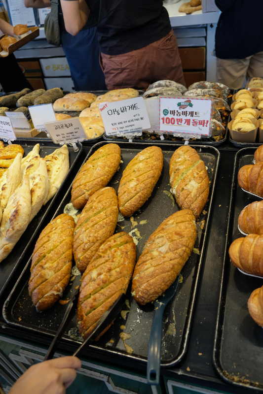 韓國｜濟州島 Audrant Bakery 咸德店오드랑베이커리 함덕점：必吃大蒜奶油麵包與人氣烘焙推薦