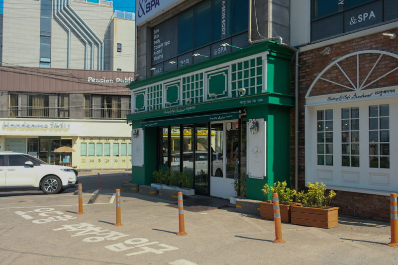 韓國｜濟州島 Audrant Bakery 咸德店오드랑베이커리 함덕점：必吃大蒜奶油麵包與人氣烘焙推薦