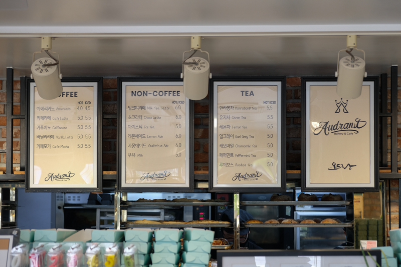 韓國｜濟州島 Audrant Bakery 咸德店오드랑베이커리 함덕점：必吃大蒜奶油麵包與人氣烘焙推薦