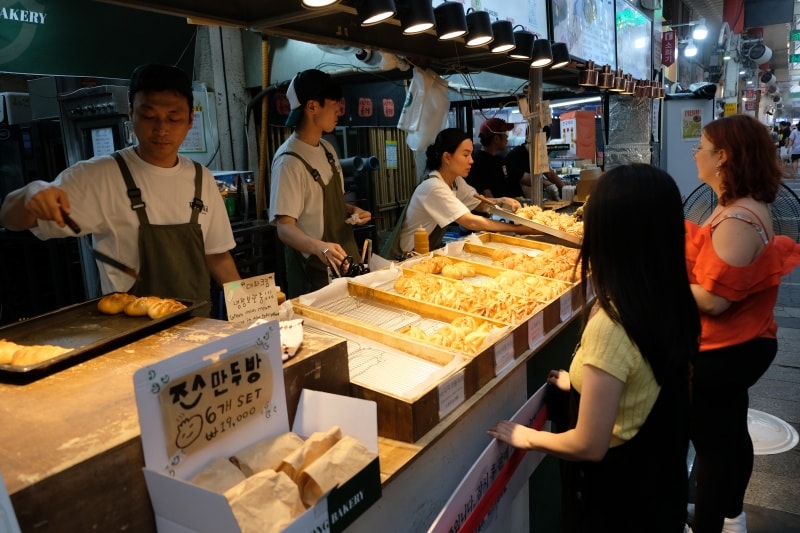 韓國｜濟州島 西歸浦每日偶來市場 서귀포매일올레시장：必逛在地市場、美食小吃一次整理
