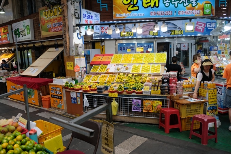 韓國｜濟州島 西歸浦每日偶來市場 서귀포매일올레시장：必逛在地市場、美食小吃一次整理