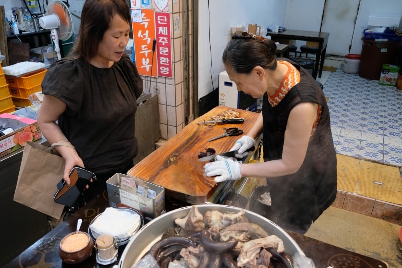 韓國｜濟州島 西歸浦每日偶來市場 서귀포매일올레시장：必逛在地市場、美食小吃一次整理