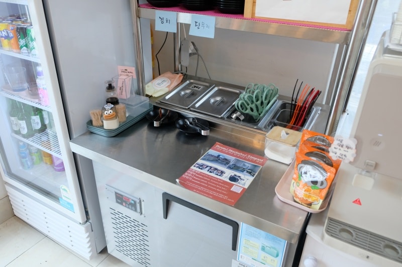 韓國|濟州島 人情紫菜飯捲 & 辣炒年糕 인정김밥&떡볶이:神話世界、Osulloc 綠茶博物館附近美食小吃 - 第2張圖 韓國|濟州島 人情紫菜飯捲 & 辣炒年糕 인정김밥&떡볶이:神話世界、Osulloc 綠茶博物館附近美食小吃