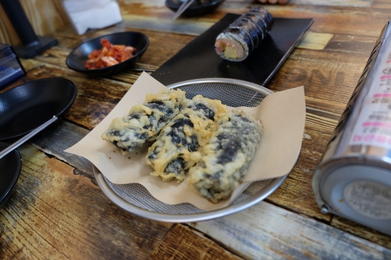 韓國|濟州島 人情紫菜飯捲 & 辣炒年糕 인정김밥&떡볶이:神話世界、Osulloc 綠茶博物館附近美食小吃 - 第9張圖 韓國|濟州島 人情紫菜飯捲 & 辣炒年糕 인정김밥&떡볶이:神話世界、Osulloc 綠茶博物館附近美食小吃