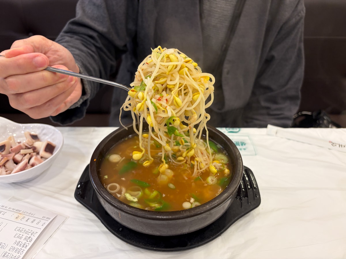 韓國｜全州 現代屋全州總店：黃豆芽湯飯發源地、菜單推薦與豆芽博物館