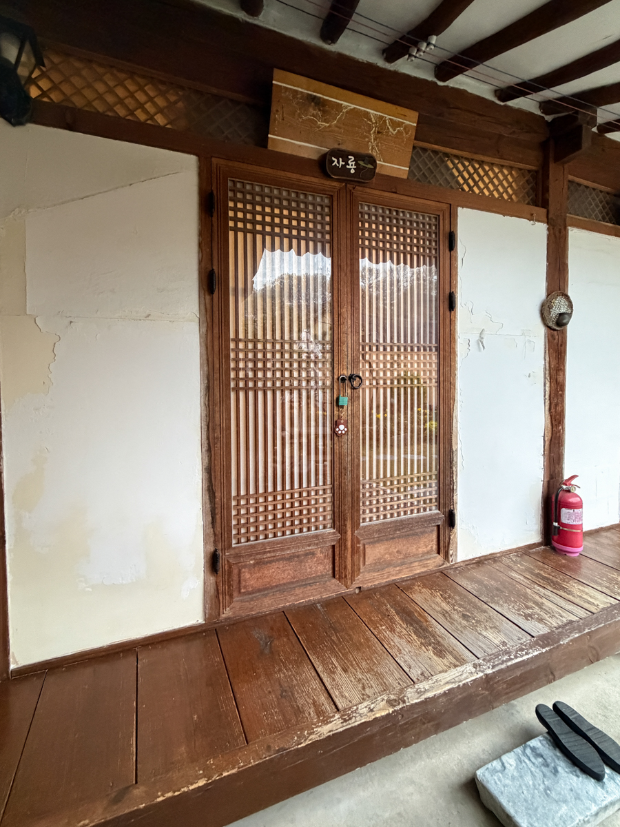 韓國｜全州 韓屋住宿：聲音風景旅館 (Sori Poonggyung,소리풍경)，走路就到韓屋村，入住110年傳統韓屋體驗