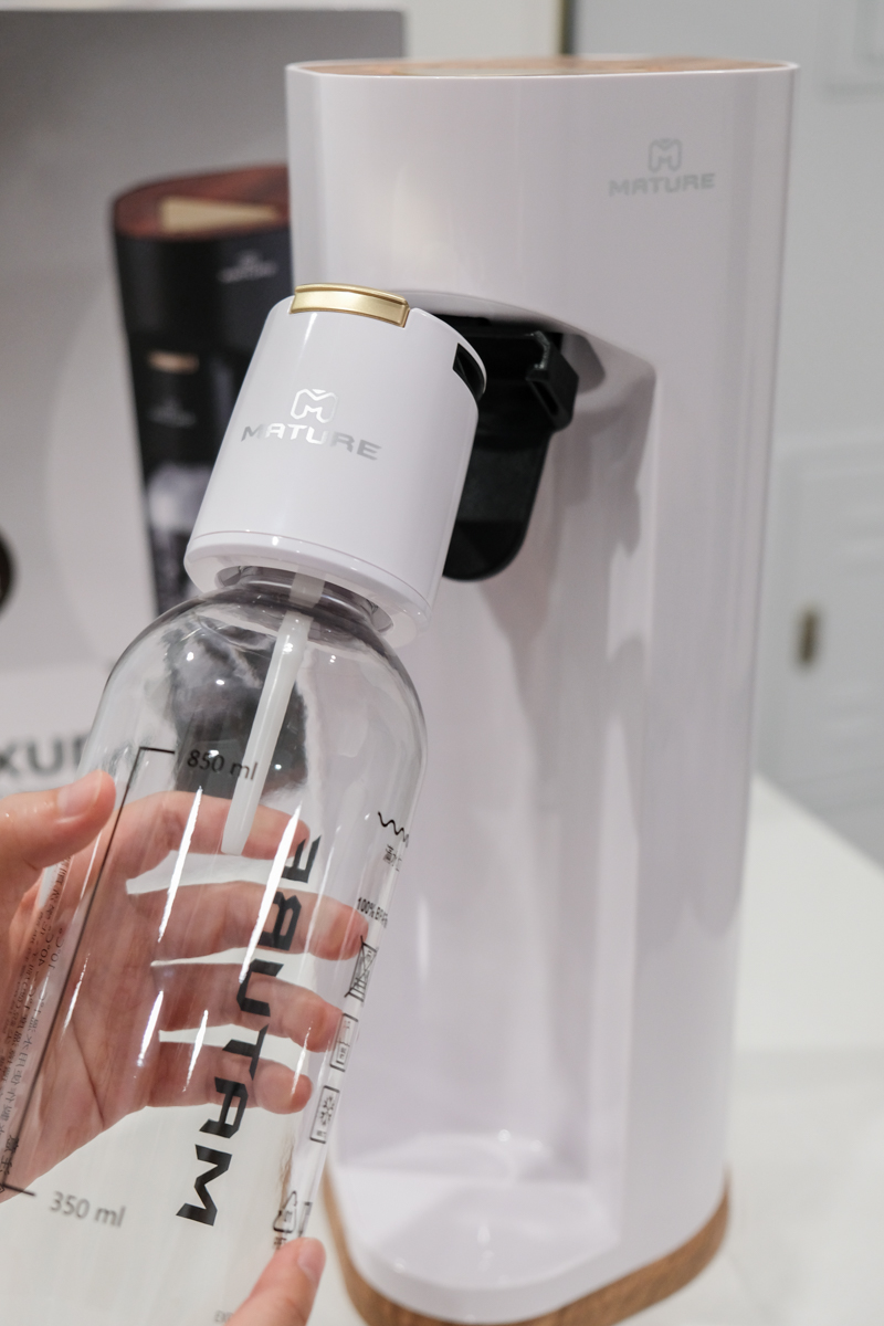 MATURE美萃 Luxury440氣泡水機開箱|雙規格氣瓶任選、免插電美型設計,不只做氣泡水,果汁、咖啡、梅酒也能直接變氣泡飲 - 第5張圖 MATURE美萃 Luxury440氣泡水機開箱|雙規格氣瓶任選、免插電美型設計,不只做氣泡水,果汁、咖啡、梅酒也能直接變氣泡飲