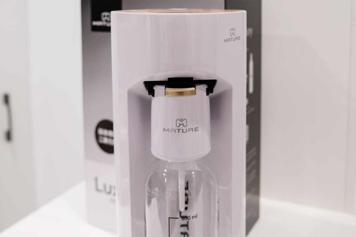 MATURE美萃 Luxury440氣泡水機開箱|雙規格氣瓶任選、免插電美型設計,不只做氣泡水,果汁、咖啡、梅酒也能直接變氣泡飲 - 第3張圖 MATURE美萃 Luxury440氣泡水機開箱|雙規格氣瓶任選、免插電美型設計,不只做氣泡水,果汁、咖啡、梅酒也能直接變氣泡飲